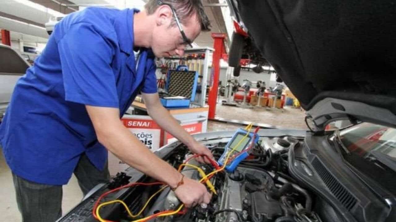 Curso de Elétrica de Automóveis em 2024
